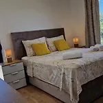 Bella Dona Kastela